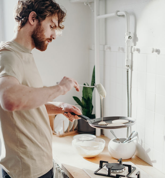 Man Wonders If He’s A Jerk For Offering Roommate And His GF Home-Cooked Food Man Wonders If He’s A Jerk For Offering Roommate And His GF Home-Cooked Food