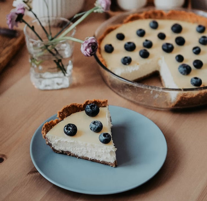 Man Wonders If He’s A Jerk For Offering Roommate And His GF Home-Cooked Food Man Wonders If He’s A Jerk For Offering Roommate And His GF Home-Cooked Food