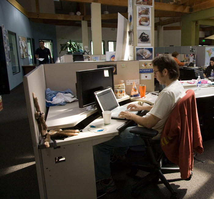 “Everything Is Urgent And Panicked”: Man Puts In 2-Week Notice, Toxic Management Puts Months Of Work On His Desk Instead