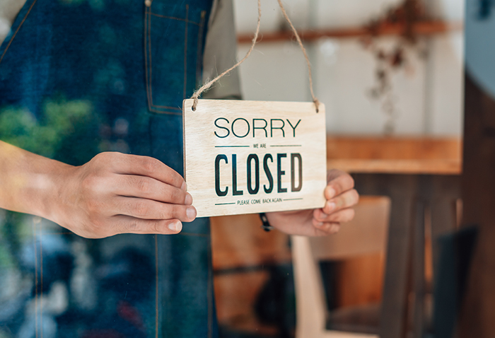 Boss Decides To Stop Paying His Employees, Regrets It After Everyone Quits And His Pub Shuts Down Boss Decides To Stop Paying His Employees, Regrets It After Everyone Quits And His Pub Shuts Down