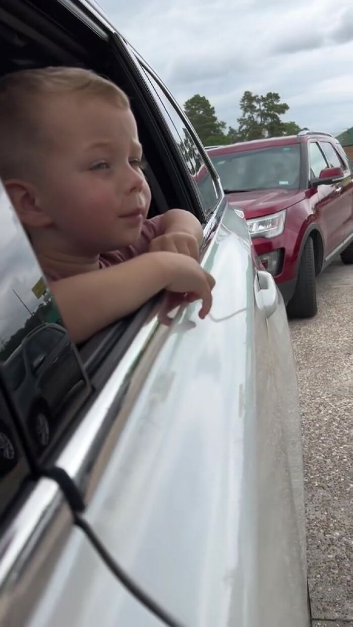 “Girl, Don’t Do This To The Workers”: Mom Shows Off Kid Ordering In Drive-Thru “Girl, Don’t Do This To The Workers”: Mom Shows Off Kid Ordering In Drive-Thru