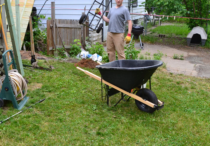 “Just Before 8 PM, One Of My Neighbors Started Screaming”: Woman Ordered To Stop Mowing Her Lawn Because It’s Sunday And People Want To Rest “Just Before 8 PM, One Of My Neighbors Started Screaming”: Woman Ordered To Stop Mowing Her Lawn Because It’s Sunday And People Want To Rest