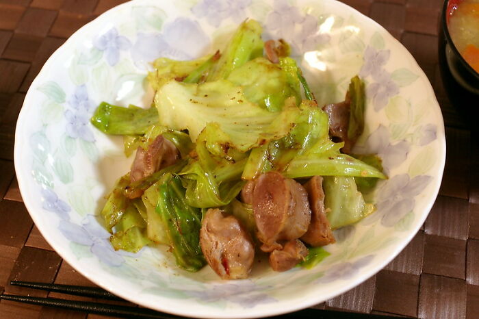 Person Asks "What Is Some ‘Poor People's Food’ That You Will Eat No Matter How Wealthy You Get?", And 30 Folks Deliver