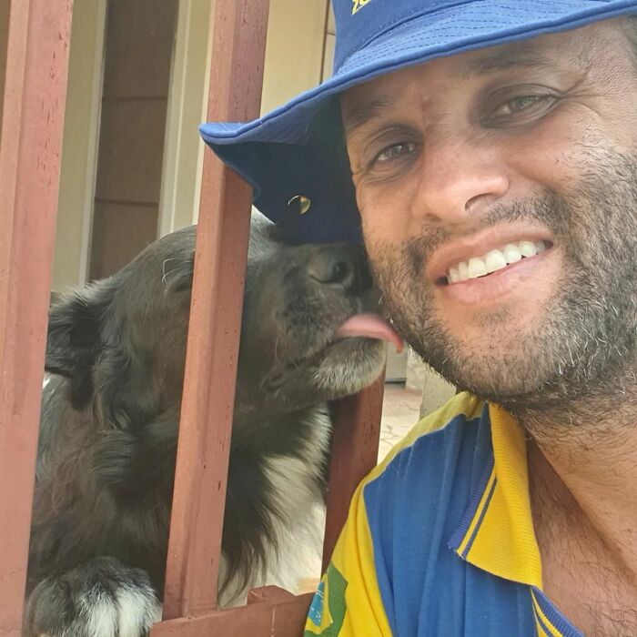 Meet The Brazilian Postman Who Conquers The Friendship Of Dogs And Cats Wherever He Goes (40 New Pics)