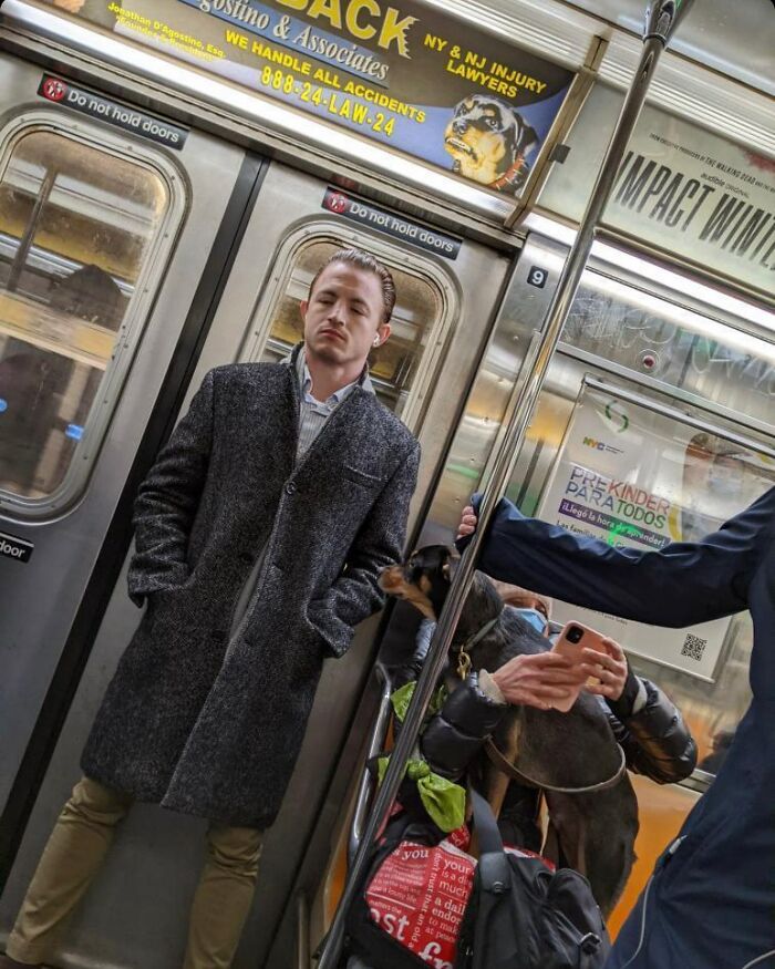 Subway-Signs-Resemble-Sitting-People
