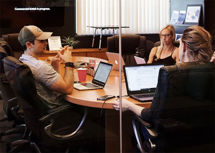 "I'm Ready For The Hammer To Drop": Boss Calls Employee To HR To Complain He's Not Working Outside Office Hours, Makes A Fool Of Himself "I'm Ready For The Hammer To Drop": Boss Calls Employee To HR To Complain He's Not Working Outside Office Hours, Makes A Fool Of Himself