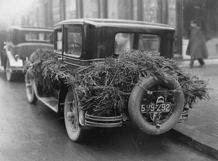 Decorating Your Car For Christmas, 1930