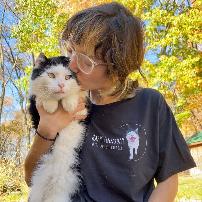 A Friendship That Lasted For Almost A Decade Resulted In This Senior Feral Cat Becoming An Indoor Pet A Friendship That Lasted For Almost A Decade Resulted In This Senior Feral Cat Becoming An Indoor Pet