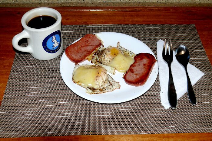 Person Asks "What Is Some ‘Poor People's Food’ That You Will Eat No Matter How Wealthy You Get?", And 30 Folks Deliver