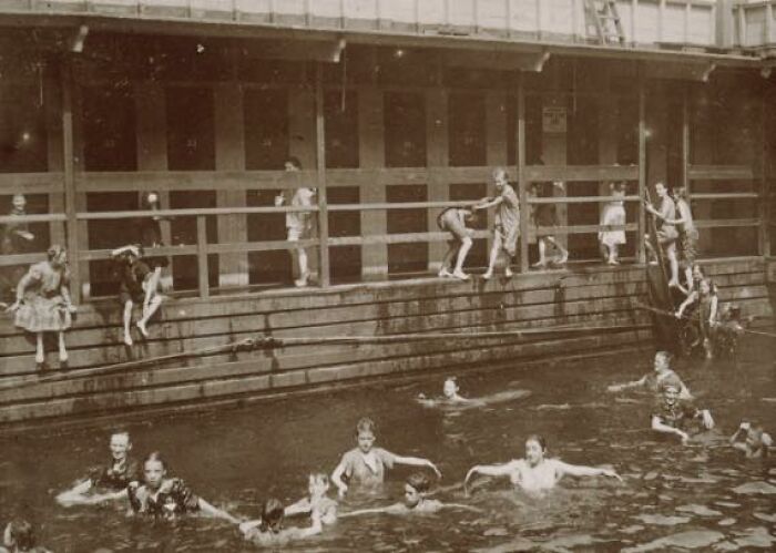 A Public Bath In New York, 1895