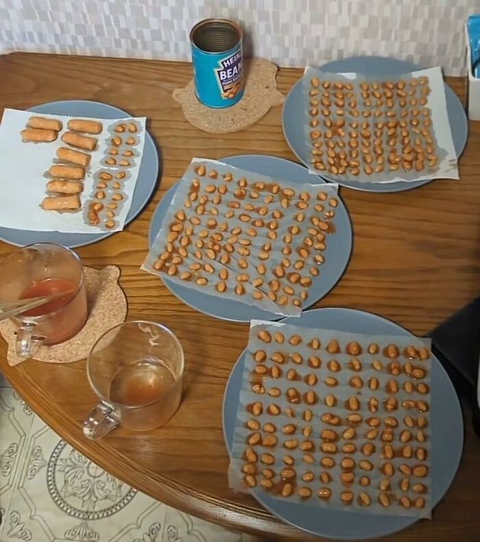 319 Beans, And 8 Vienna Sausages In Heinz Beans