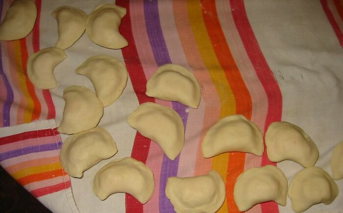 Person Asks "What Is Some ‘Poor People's Food’ That You Will Eat No Matter How Wealthy You Get?", And 30 Folks Deliver