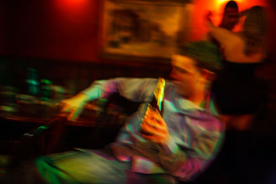 Photographer Takes To The Streets Capturing Unlikely Coincidences (53 New Pics)