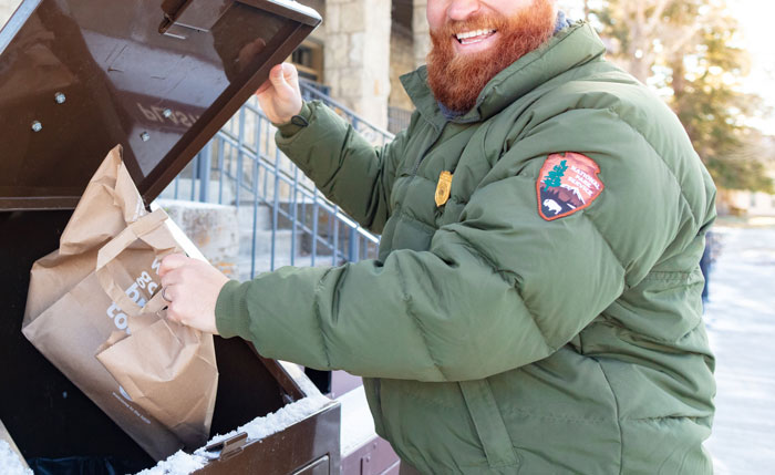 Father Tosses Out All Of 26 Y.O. Daughter’s Food That He Decides To Be “Unsuitable” Bringing Her To Tears, So She Asks Him To Leave