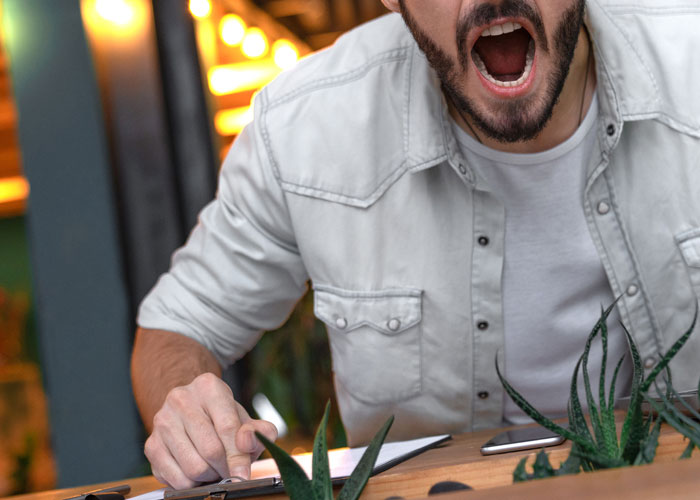 Manager Ignores His Part Of The Deal With Busboy, Regrets It When He Just Up And Leaves, Leaving The Place In Complete Pandemonium