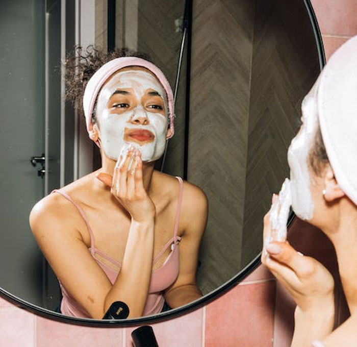 "My Husband Has Seen Me Cut Open": Twitter Comes After This Woman Who Shared What Women Should Never Do In Front Of Their Husbands "My Husband Has Seen Me Cut Open": Twitter Comes After This Woman Who Shared What Women Should Never Do In Front Of Their Husbands