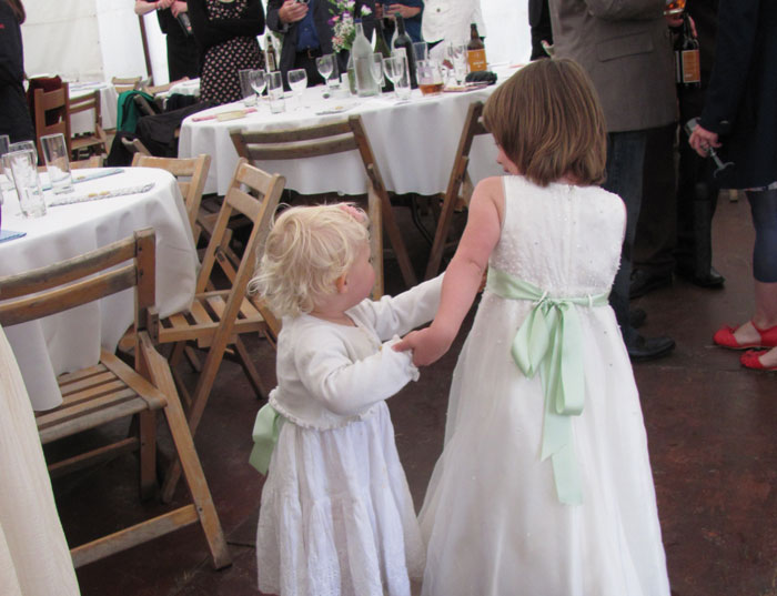 Man Condemns Sister For Excluding His Amputee Daughter From Allegedly ‘Child-Free’ Wedding Man Condemns Sister For Excluding His Amputee Daughter From Allegedly ‘Child-Free’ Wedding