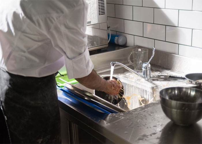 Manager Ignores His Part Of The Deal With Busboy, Regrets It When He Just Up And Leaves, Leaving The Place In Complete Pandemonium