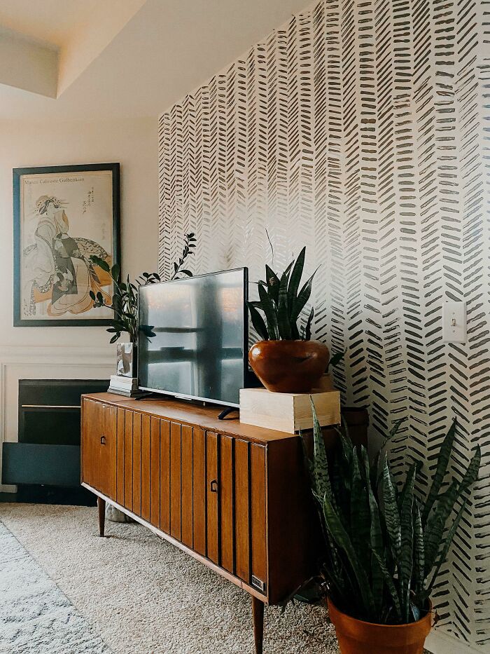 Black and white sponge wall