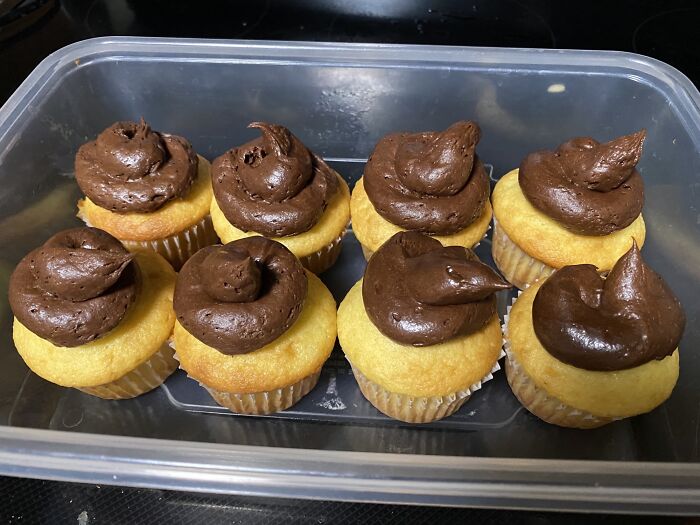 So I Made My Wife Her Favorite Type Of Cupcakes For Mother’s Day And They Turned Out Great Except.... They Look Like They Have Little Piles Of Sh*t On Them