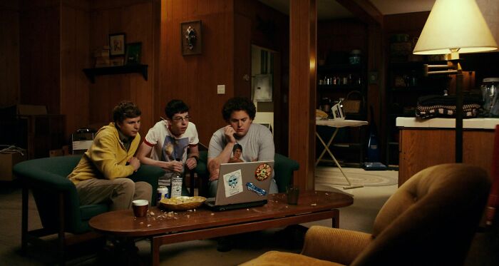 Seth, Evan and Fogell sitting on the couch 