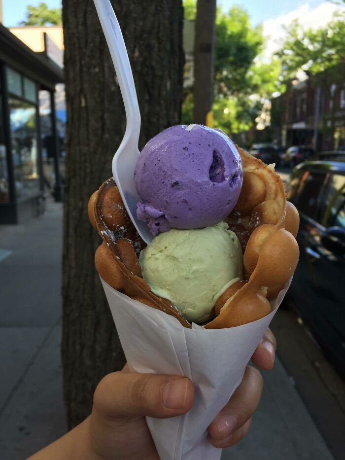 Ice cream in the bubbled cone 
