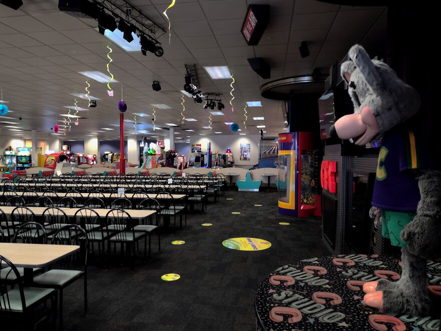 My Depressing Visit To Chuck E Cheese Back In 2020