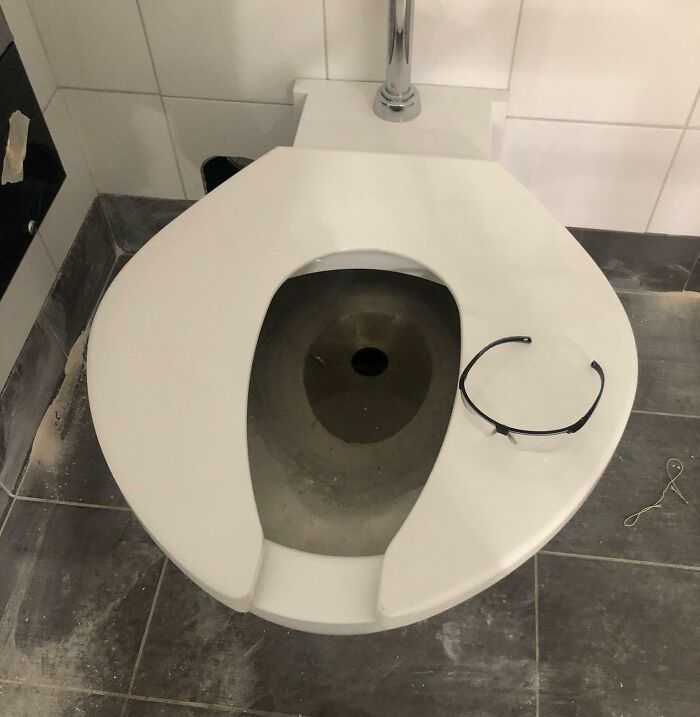 How Big This Toilet Seat Is (Safety Glasses For Scale)