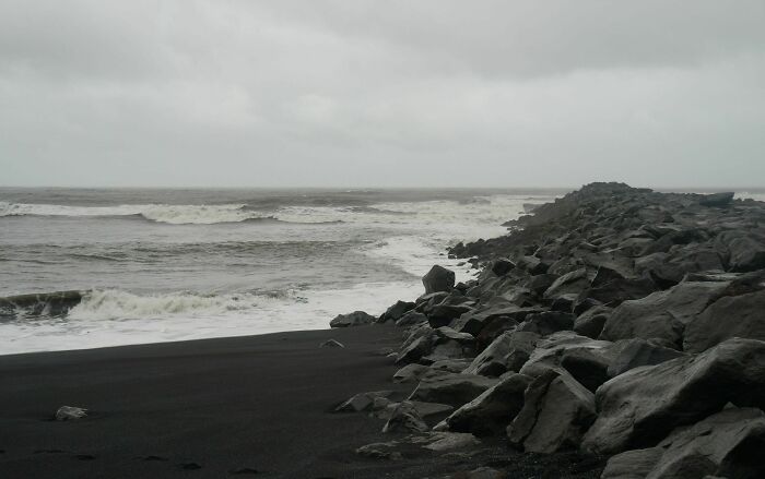 Went To A Beach In Iceland And Took A Full-Color Picture That Looks Entirely Grayscale