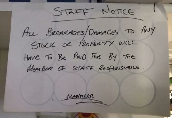 Este letrero en mi trabajo. Cobrarán al personal por algo tan mínimo como un cono helado roto...
