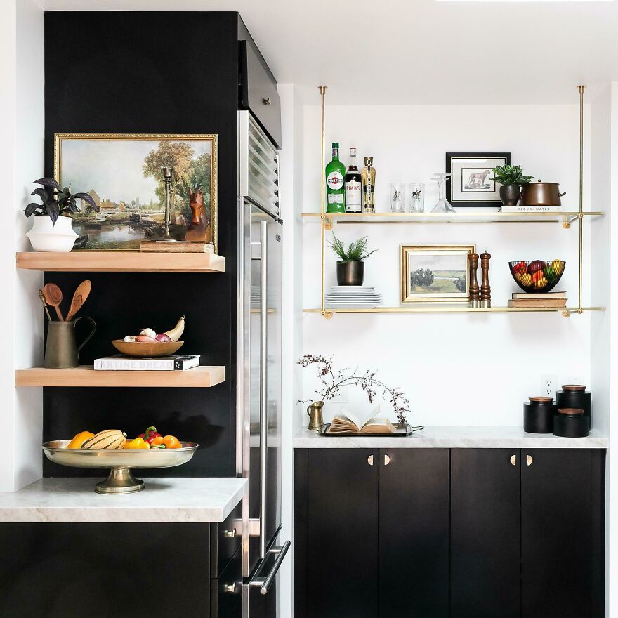 Black kitchen cabinets 