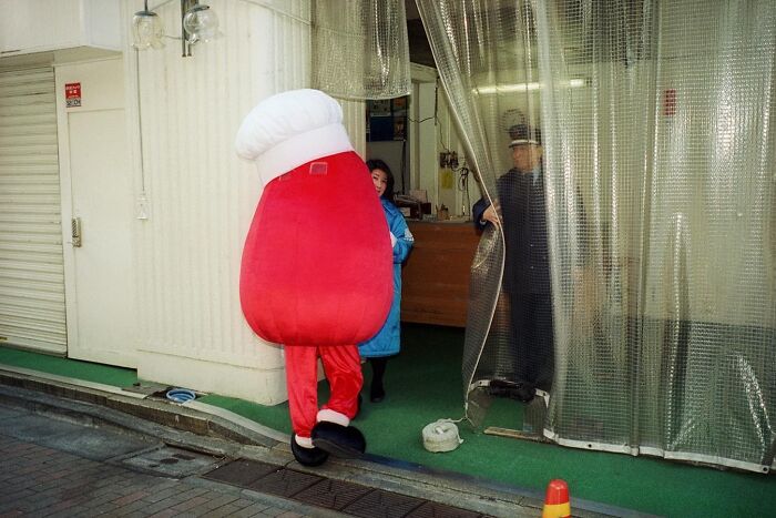 40 New Photos That Show What Daily Life In Japan Looks Like By Photographer Shin Noguchi