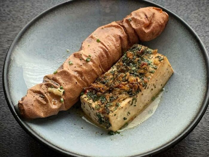 Un restaurante de 2 estrellas Michelin tenía esto en Instagram. Esta es la opción vegetariana. Es tofu marinado con camotes asados