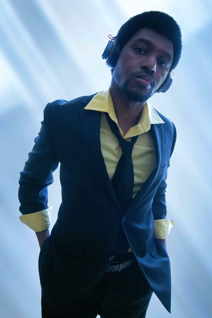 Person cosplaying Spike Spiegel from Cowboy Bebop
