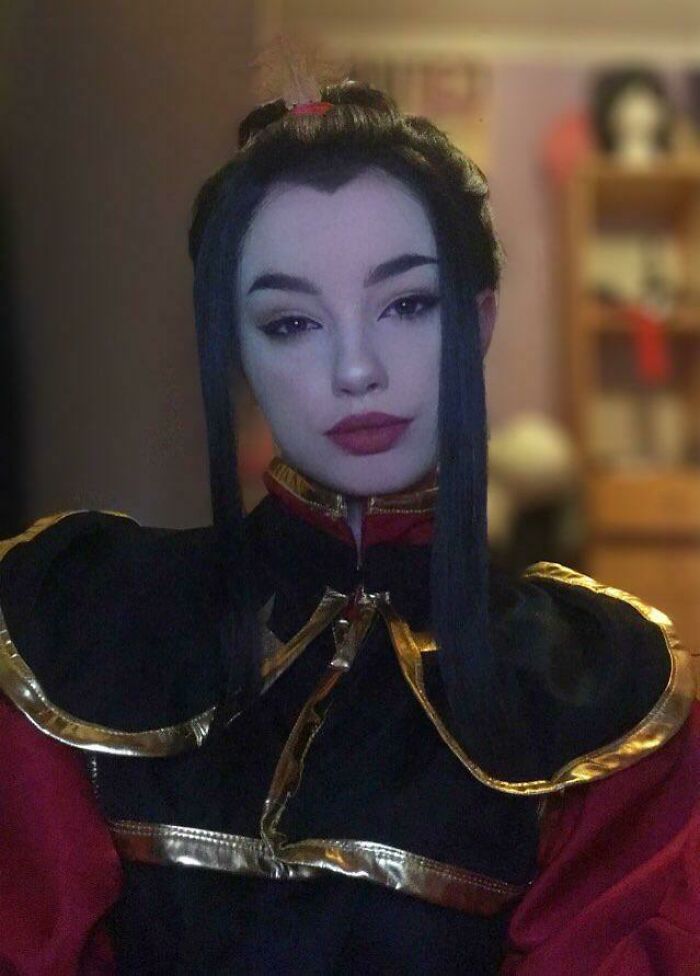 Person cosplaying Azula from the Last Airbender