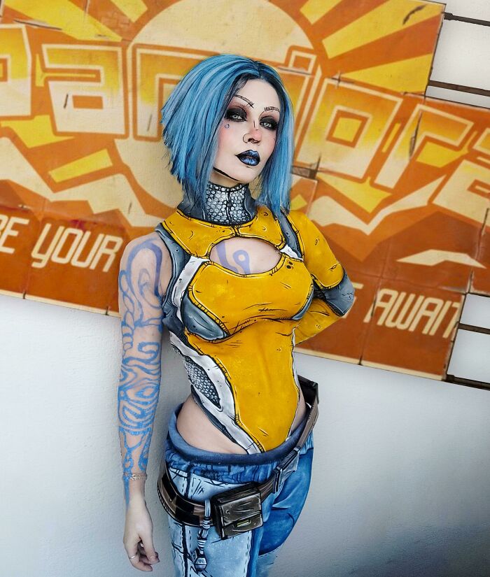 Person cosplaying Maya from Borderlands 2