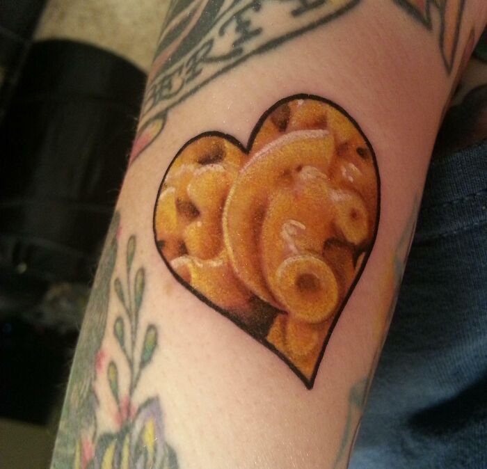 Amazingly Realistic Tattoo Of Mac'n'cheese!