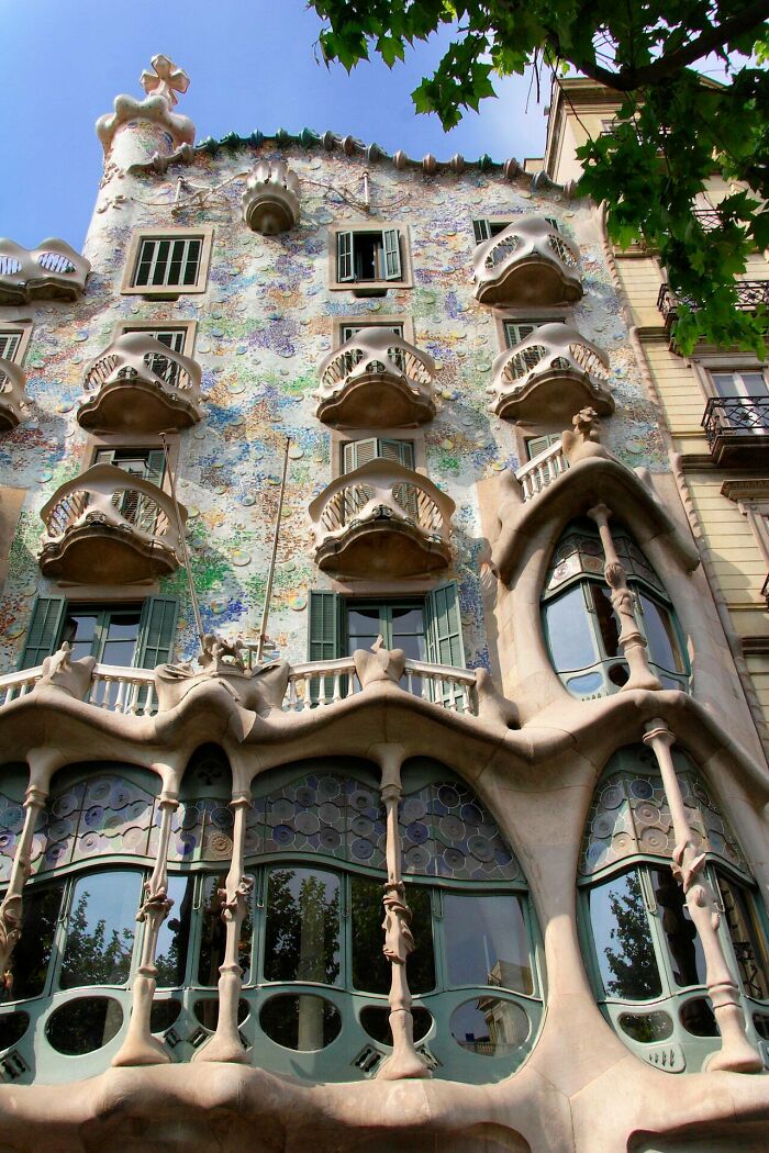 Art Nouveau: Casa Batlló In Passeig De Gràcia By Antoni Gaudí