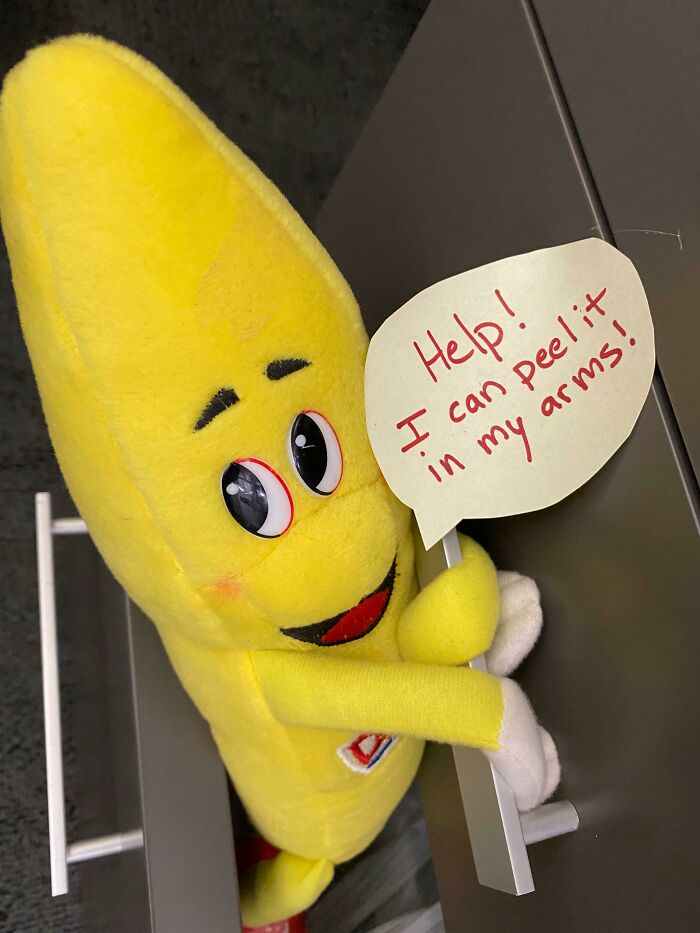 Coworker Hates Puns And Hates Bananas. So I Left Him This