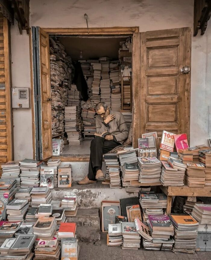 Bouquiniste El Azizi. (Aziz's Book Store, Morocco)