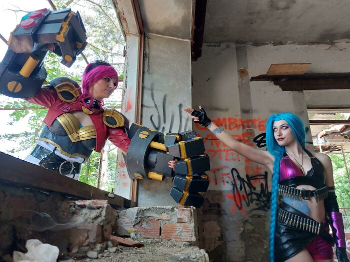 Persons cosplaying Jinx and Vi from League of Legends