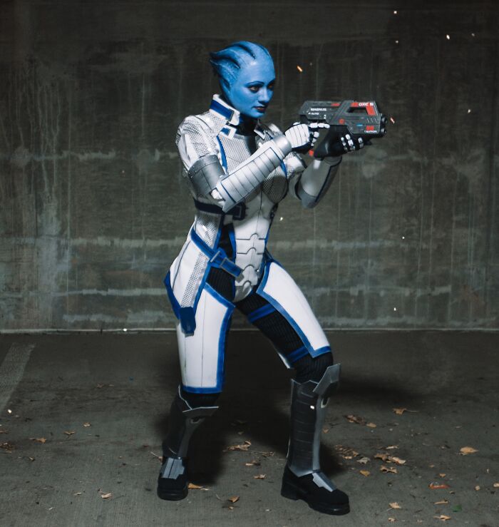 Person cosplaying Liara T'soni from Bioware's Mass Effect