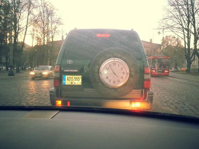 This Land Rover Has A Working Clock On Its Rear