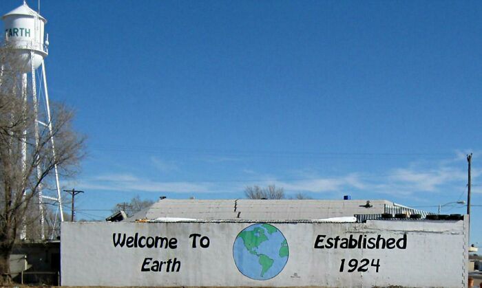  There's A Town In Texas Named "Earth" On Earth!