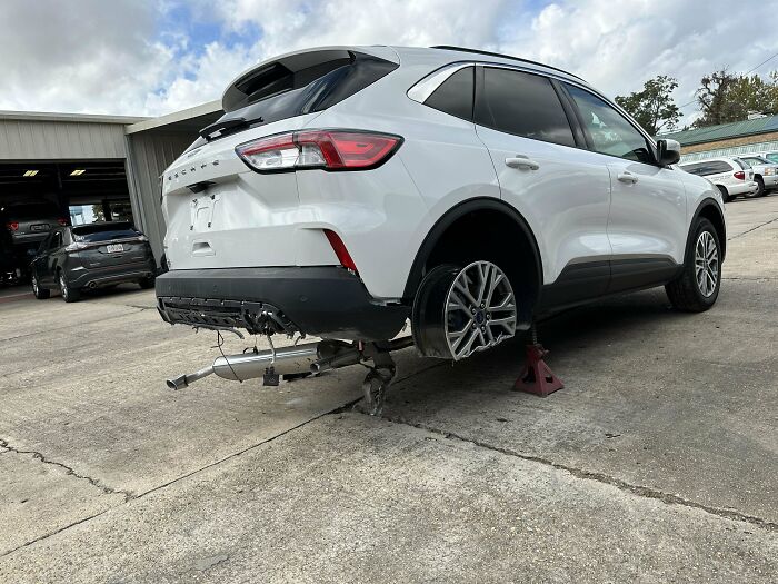Had This Brand New Escape Show Up.. Owners Were Towing It Behind Their Motor Home And Guess The Parking Brake Locked Up. Took Them A Few Miles To Realize What That Terrible Noise Was 😂