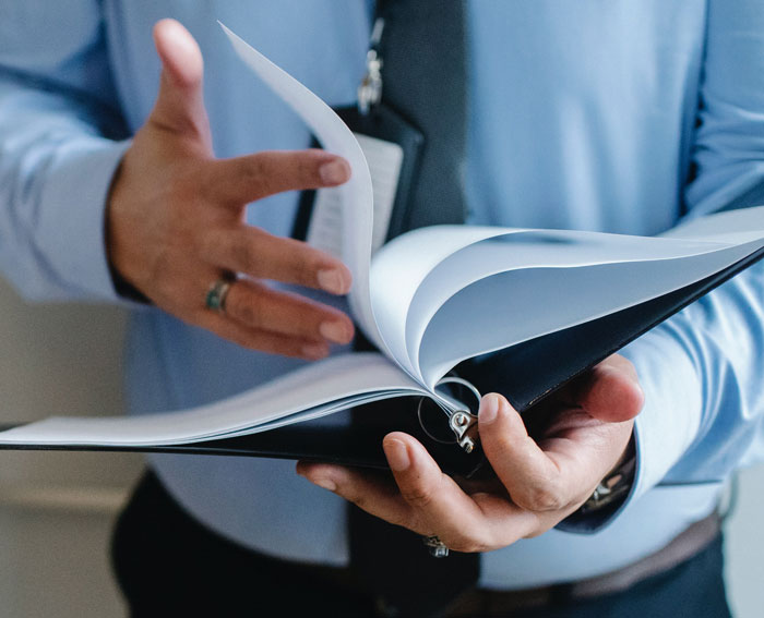 Woman Maliciously Complies With Boss's Demands To Work From The Office, Makes Him Lose His Bonus And The Job Woman Maliciously Complies With Boss's Demands To Work From The Office, Makes Him Lose His Bonus And The Job