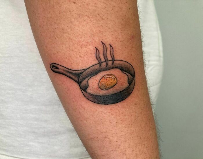 Fried egg in a pan watercolor tattoo