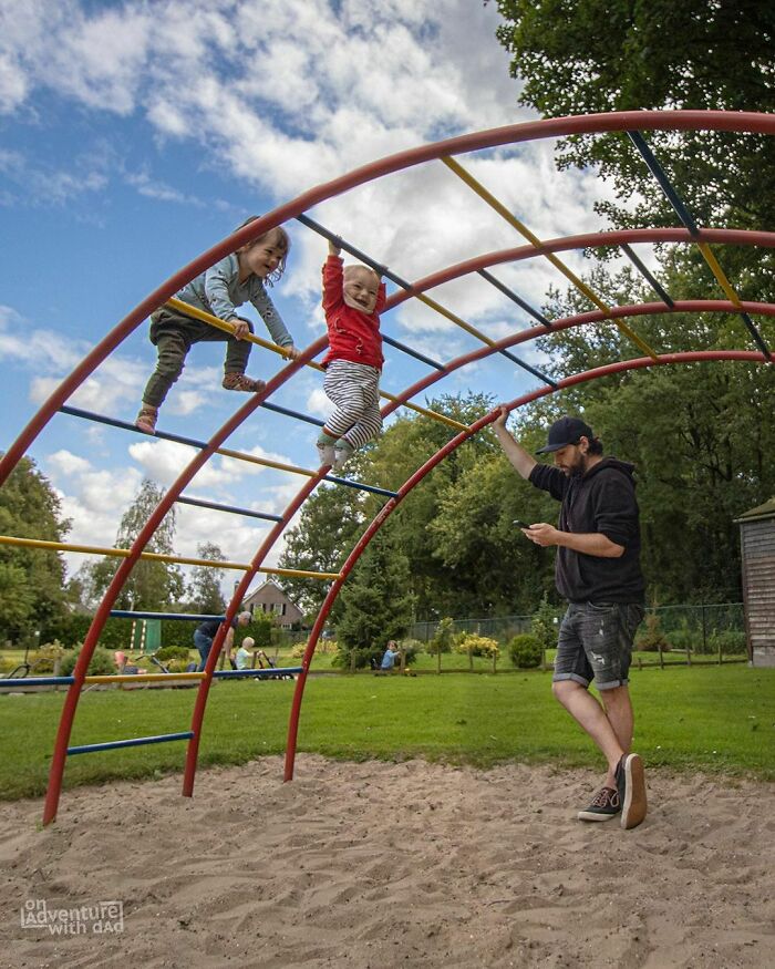 Today It’s Mum’s First Day At Her New Job. And Obviously She Is Texting For A Picture Like We Are Used From Her. But I’m Texting Her Back It’s All Under Control. We’re Visiting A Lovely Playground And The Girls Are Having The Time Of Their Lives. What Could Possibly Go Wrong?