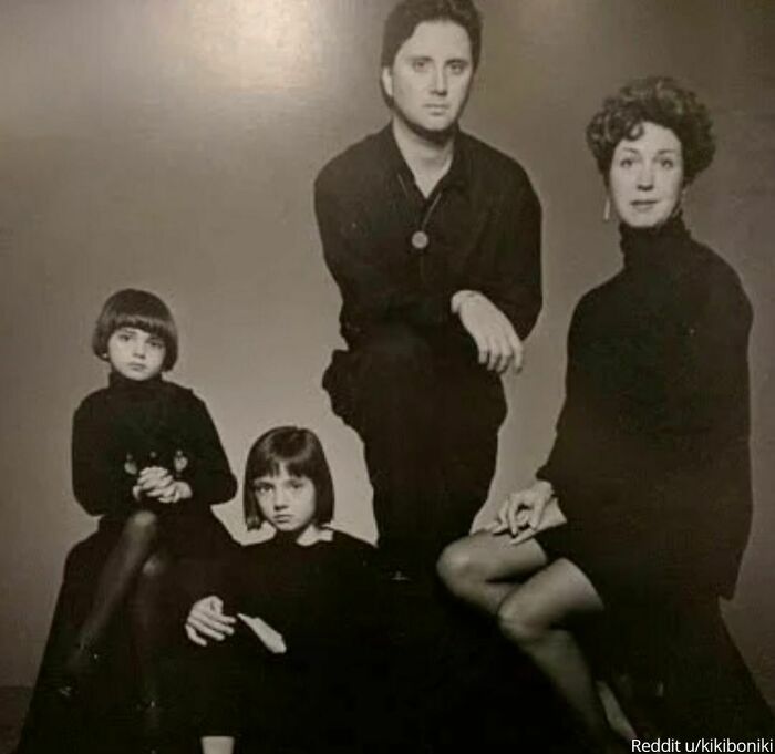 “Sí, esta es realmente nuestra foto familiar de 1994”.