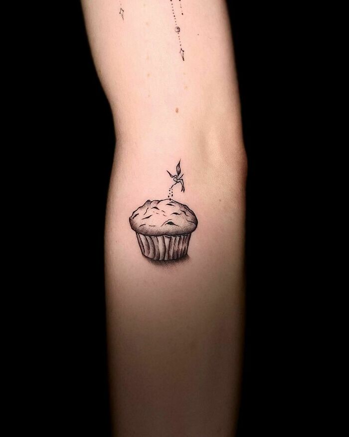 Mini cupcake minimalistic tattoo